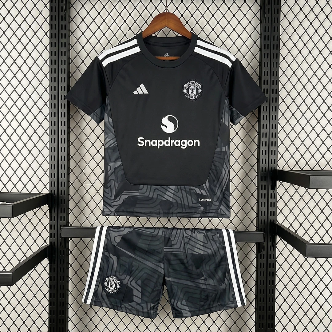 26/27 Manchester United Goalkeeper 1 Kids Soccer Jersey Size 16-28