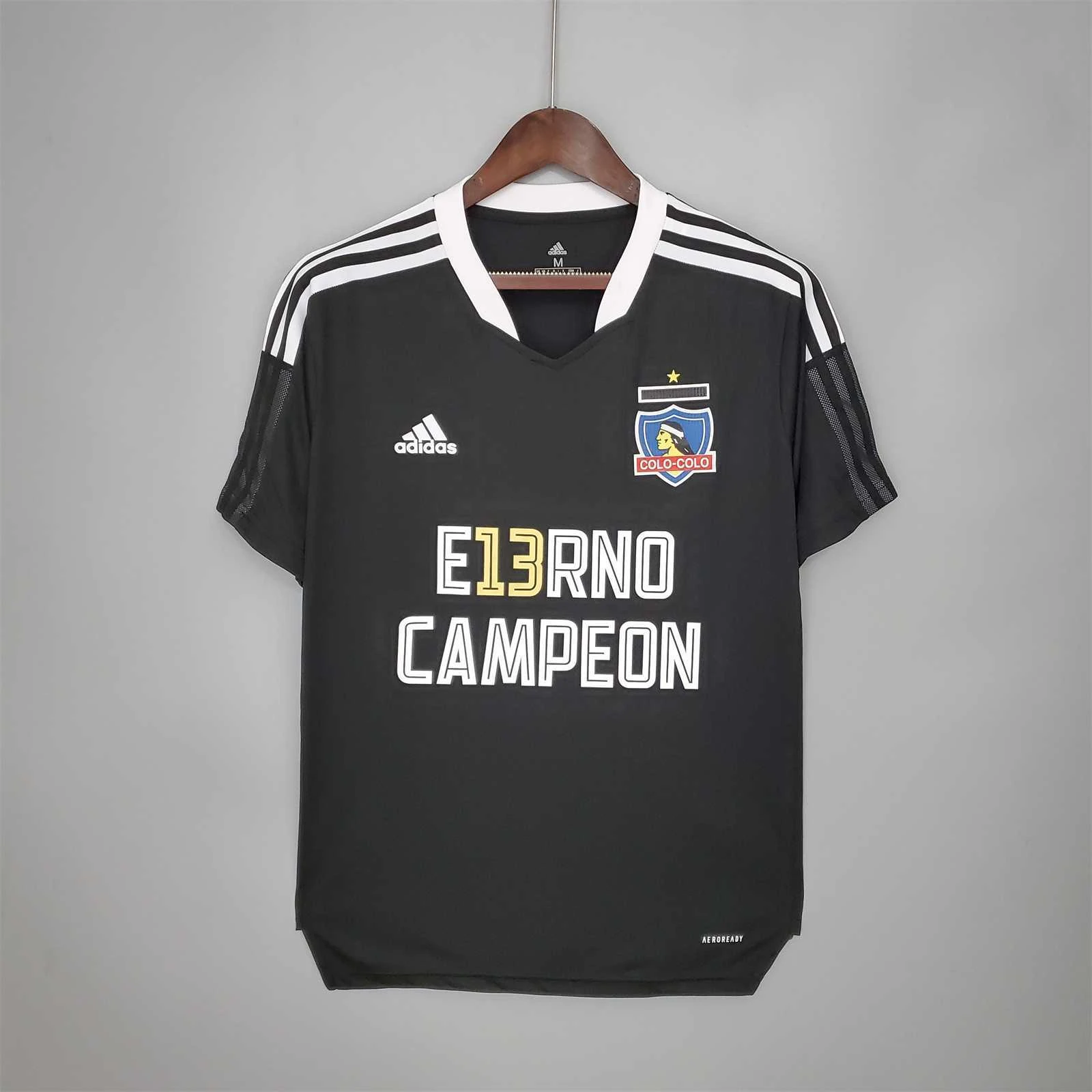 Colo-Colo 13-time champion version away